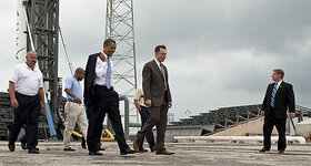 400px-Elon_Musk_gives_tour_for_President_Barack_Obama.jpg