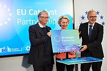 Ursula_von_der_Leyen_attends_the_2021_UN_Climate_Change_Conference_(41).jpg Ursula_von_der_Leyen_attends_the_2021_UN_Climate_Change_Conference_(41).jpg